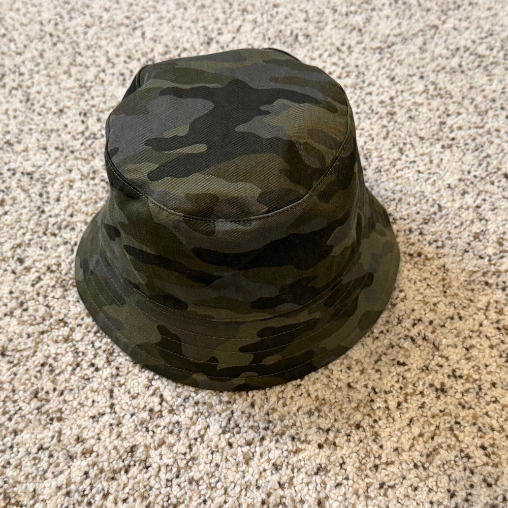 Camo bucket hat